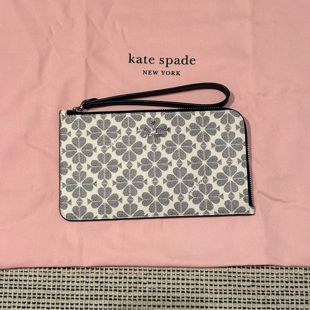 New Kate Spade four leaf clover wristlet and dust bag